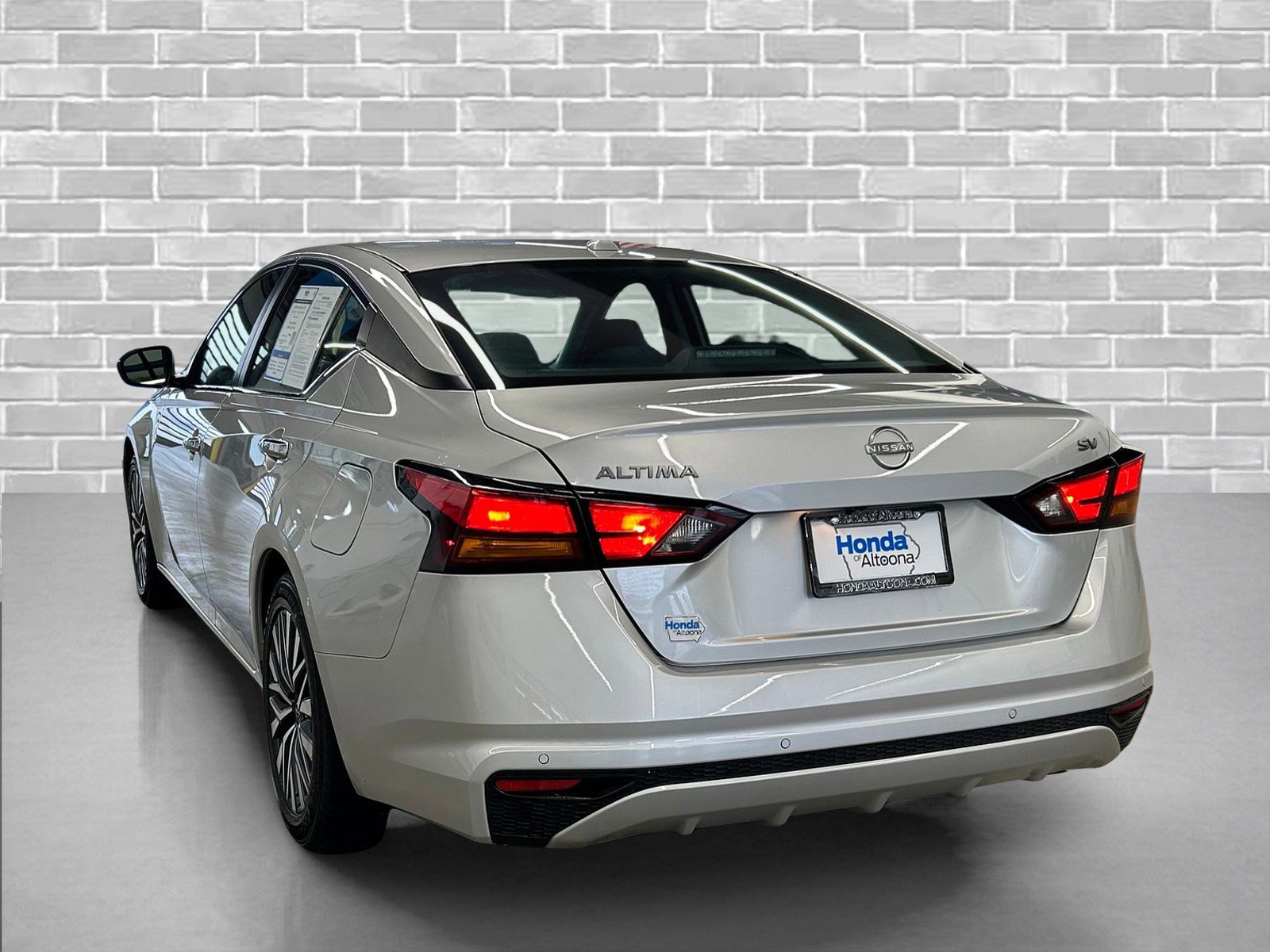 Used 2024 Nissan Altima 2.5 SV image 3