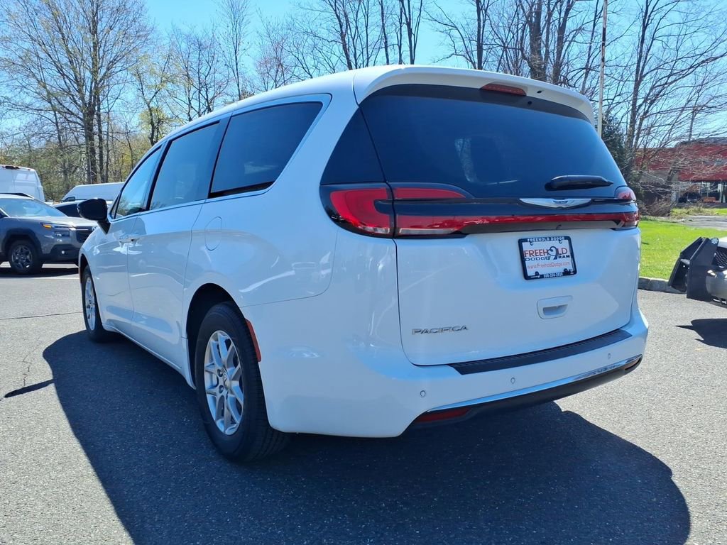 Used 2024 Chrysler Pacifica Touring-L image 21