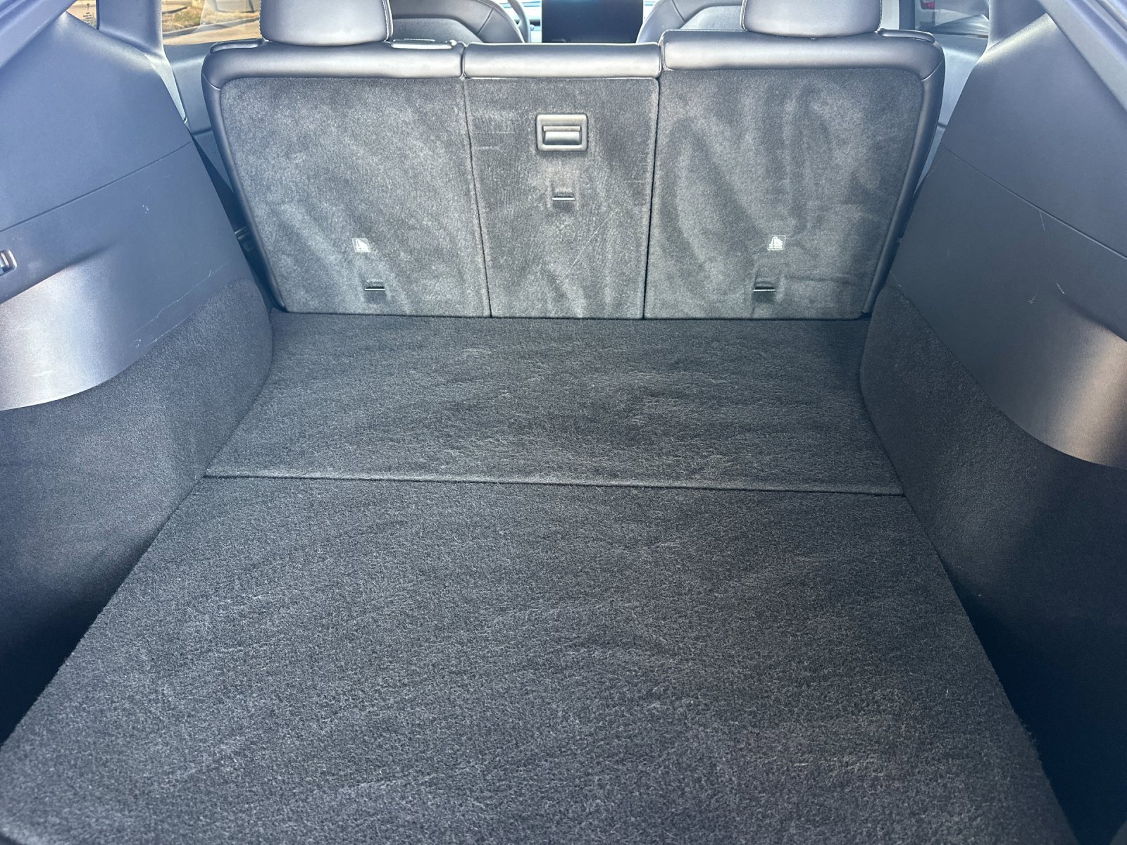 Used 2021 Tesla Model Y Standard Range image 14