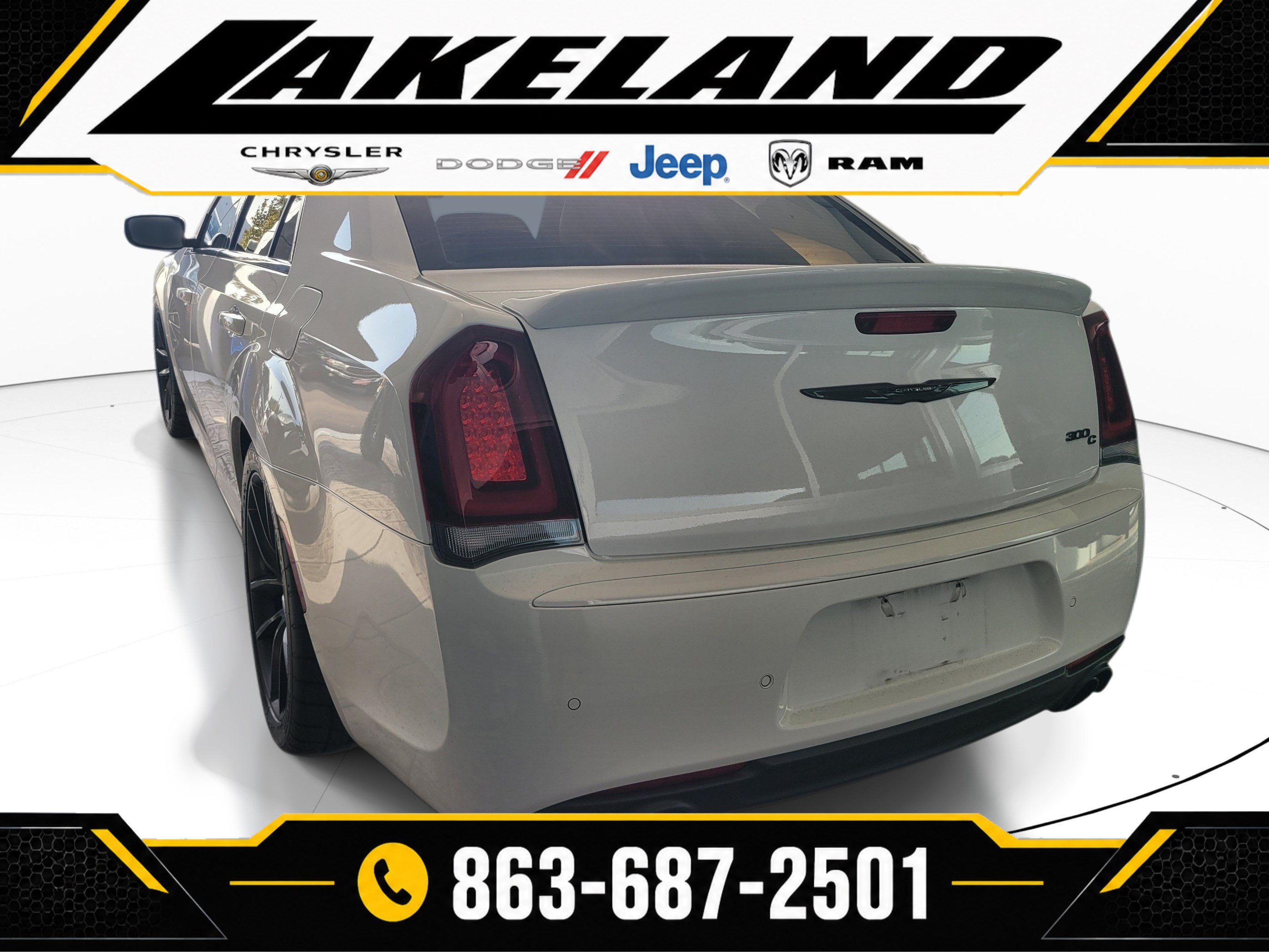 Used 2023 Chrysler 300 C RWD image 7