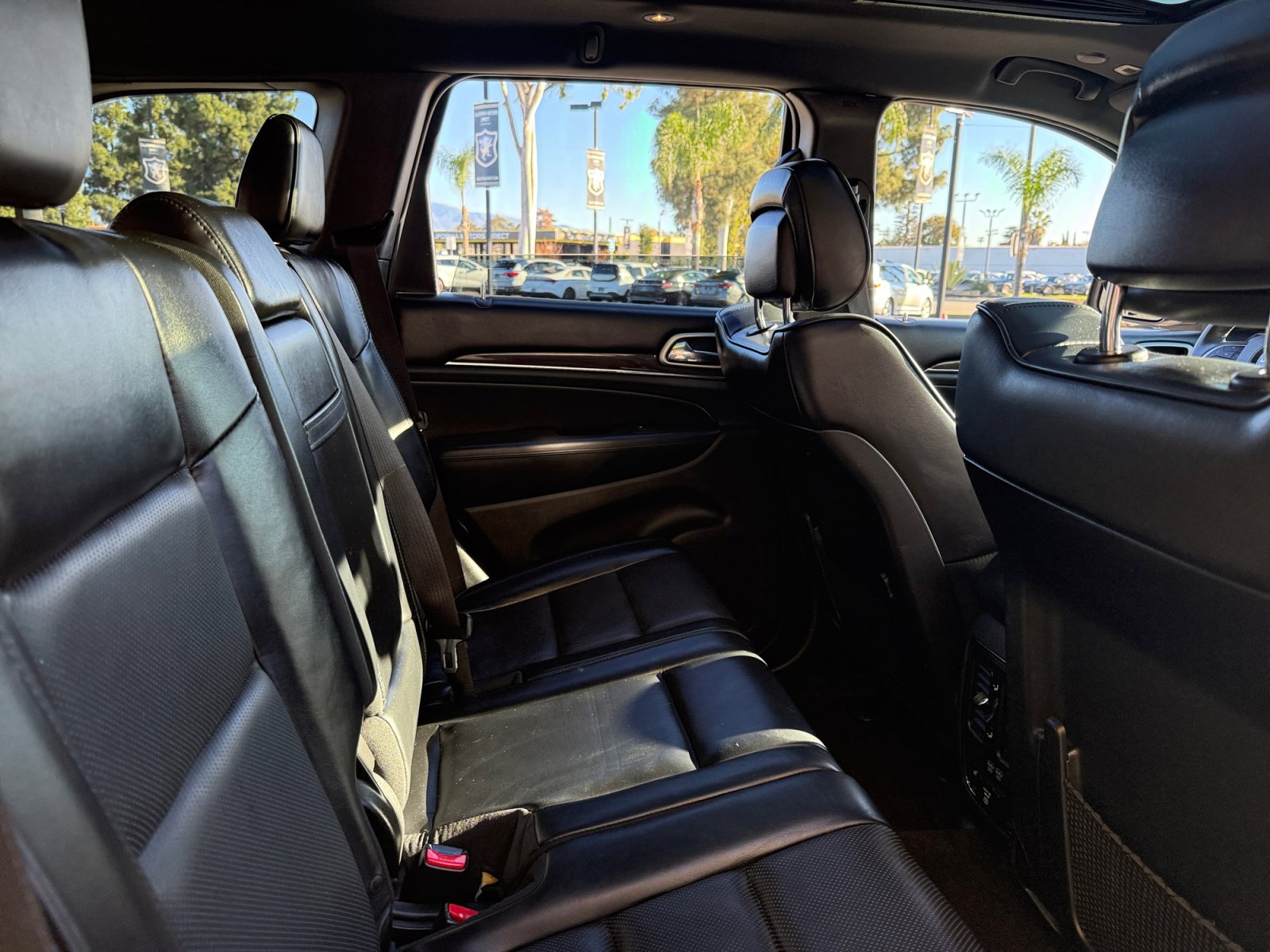 Used 2018 Jeep Grand Cherokee Overland RWD image 17