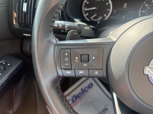 Used 2025 Nissan Pathfinder SV FWD image 18