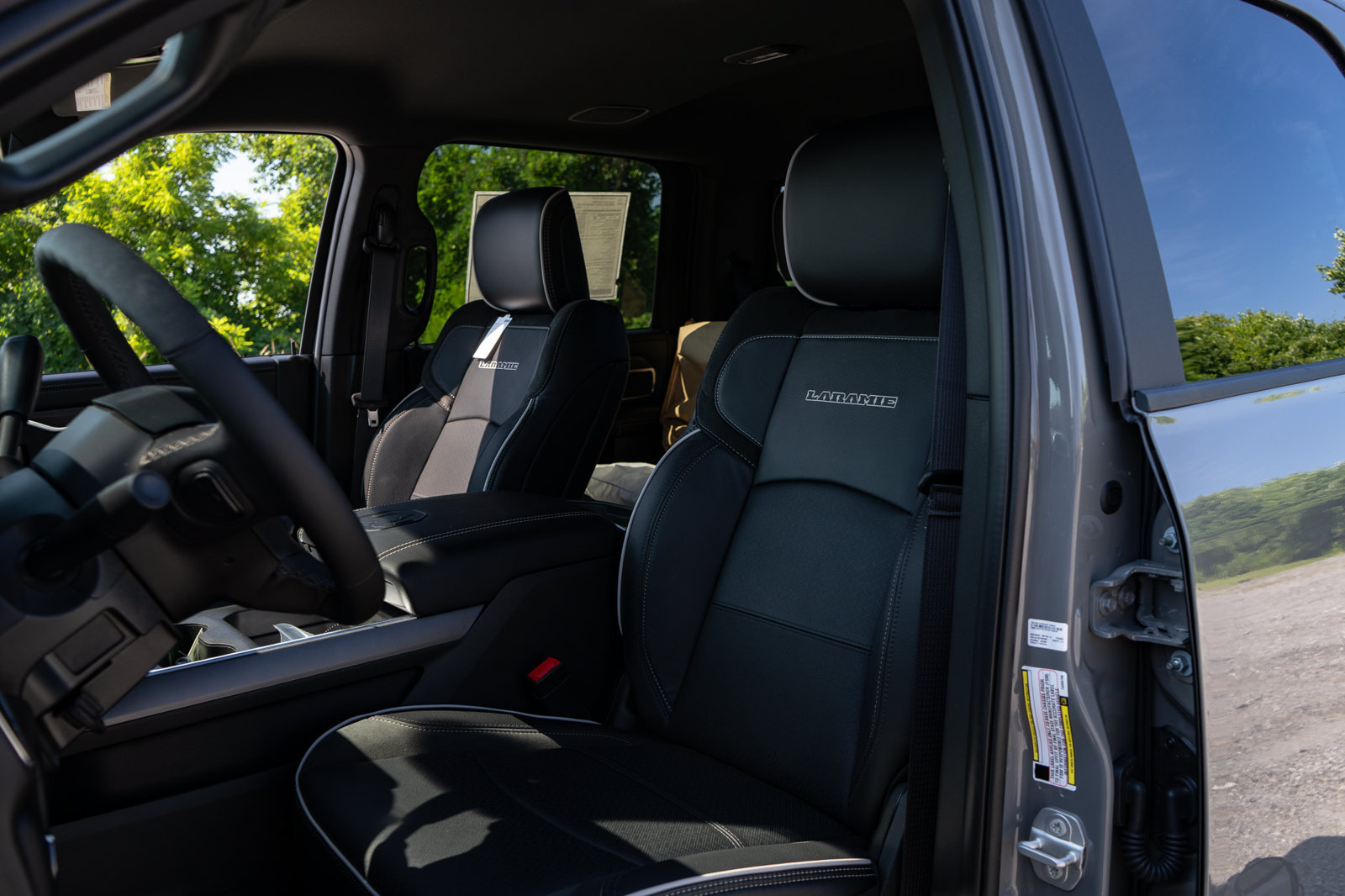 New 2026 RAM 4500 4x4 Crew Cab DRW w/ Laramie Trim Package image 14