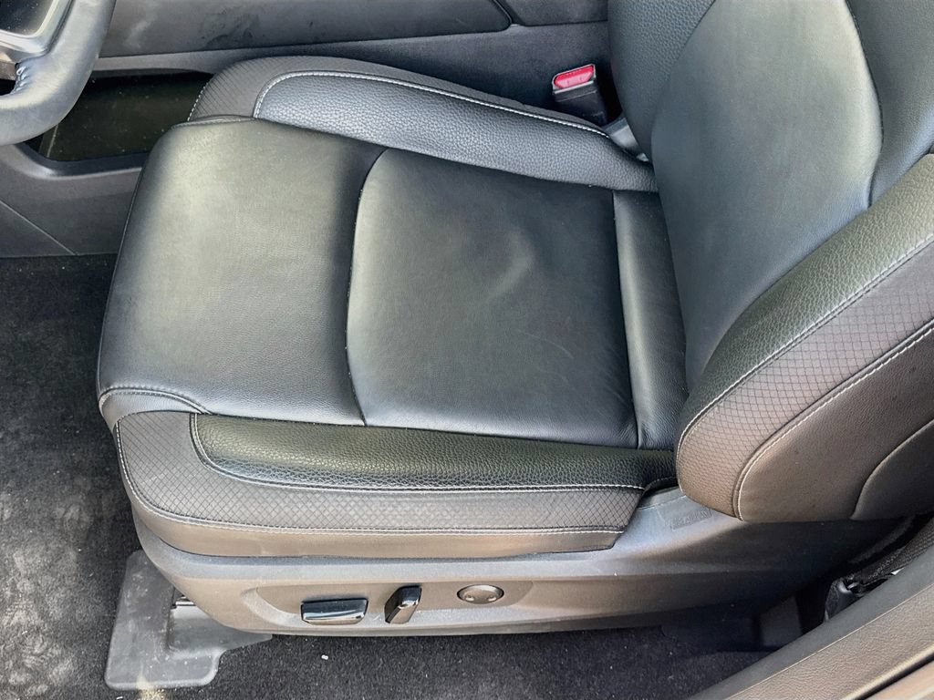Used 2025 Nissan Pathfinder SL AWD/4WD image 21