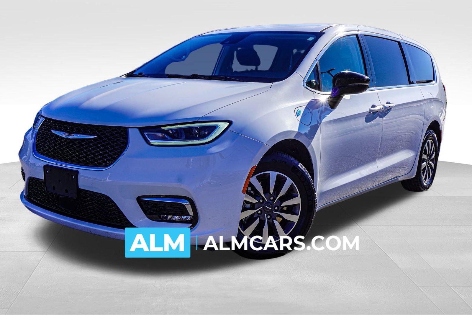 Used 2024 Chrysler Pacifica Select