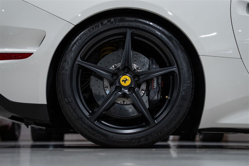 Used 2016 Ferrari California T RWD image 15