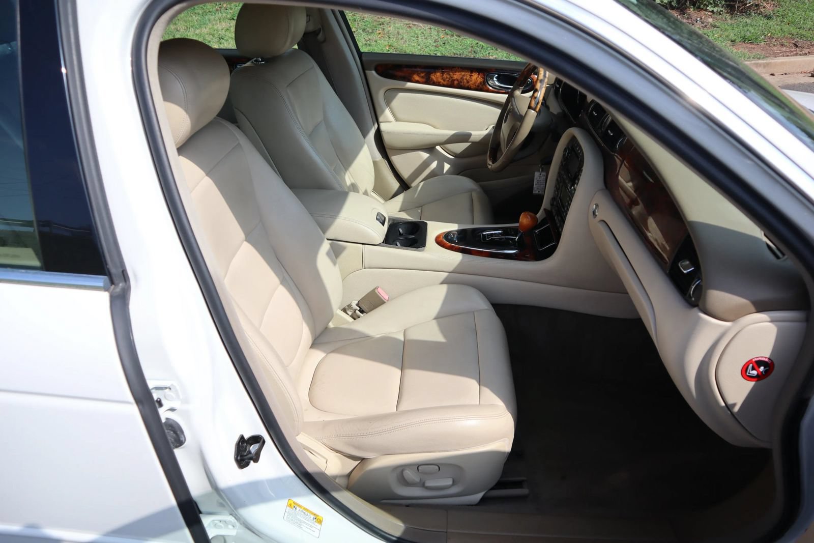Used 2004 Jaguar XJ8 RWD image 16