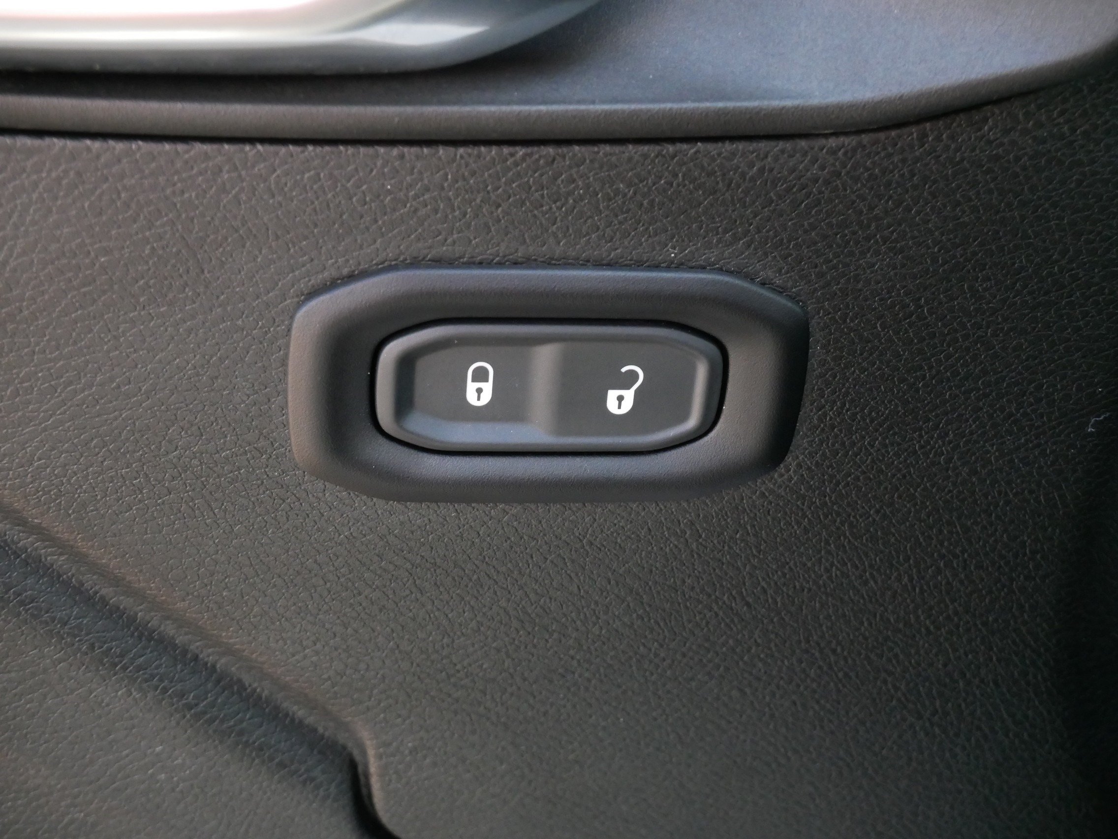 Used 2023 Jeep Wrangler Unlimited w/ Cold Weather Group AWD/4WD image 19