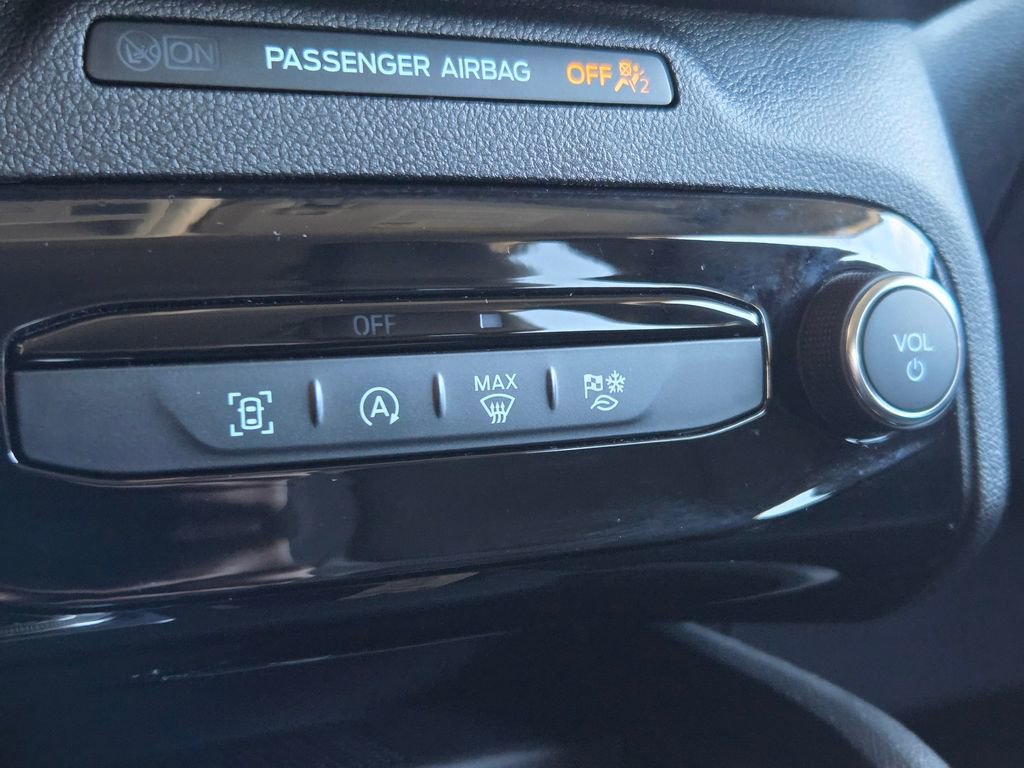 Used 2025 Ford Escape Platinum image 9