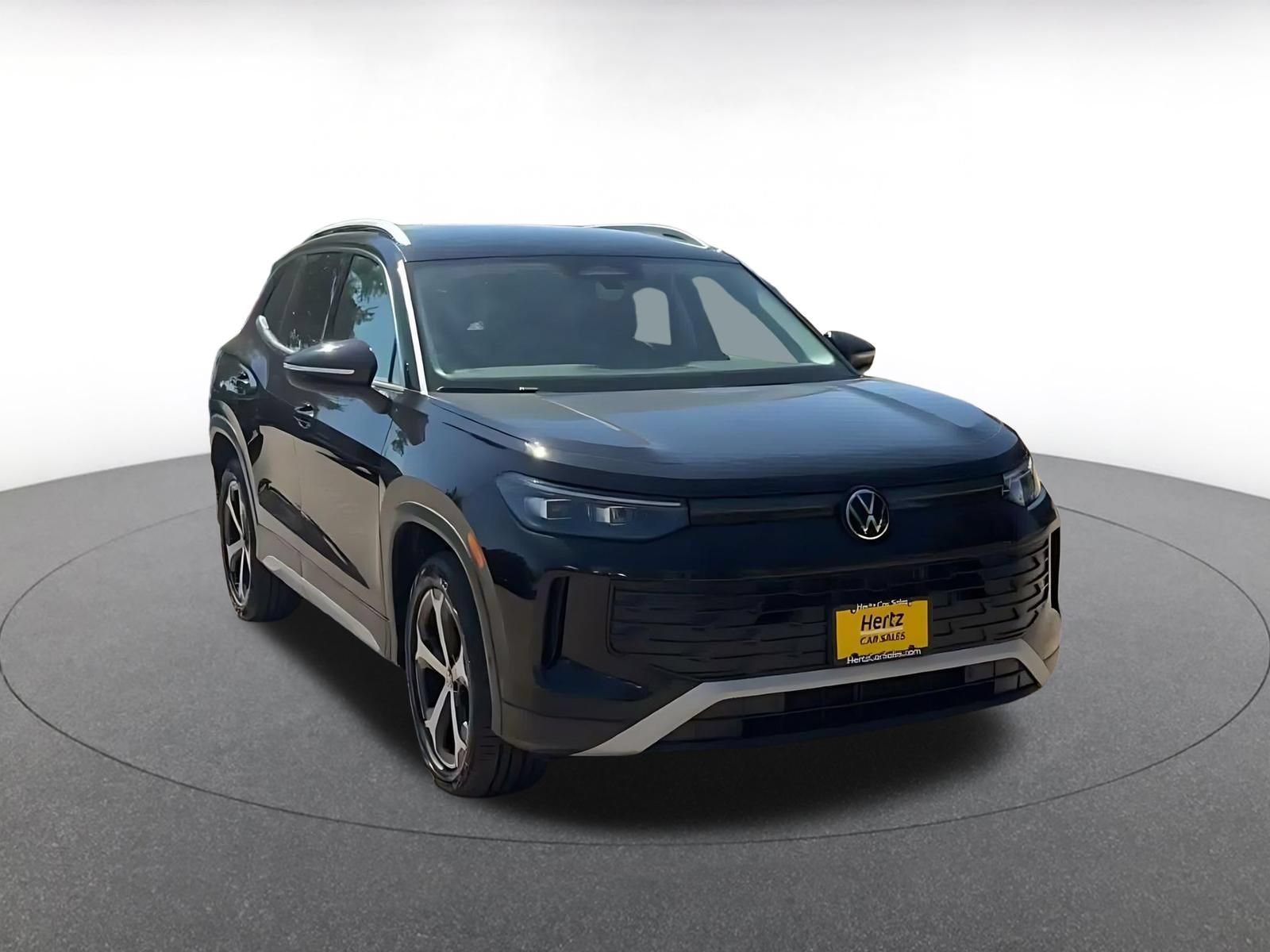 Used 2026 Volkswagen Tiguan SE AWD/4WD image 3