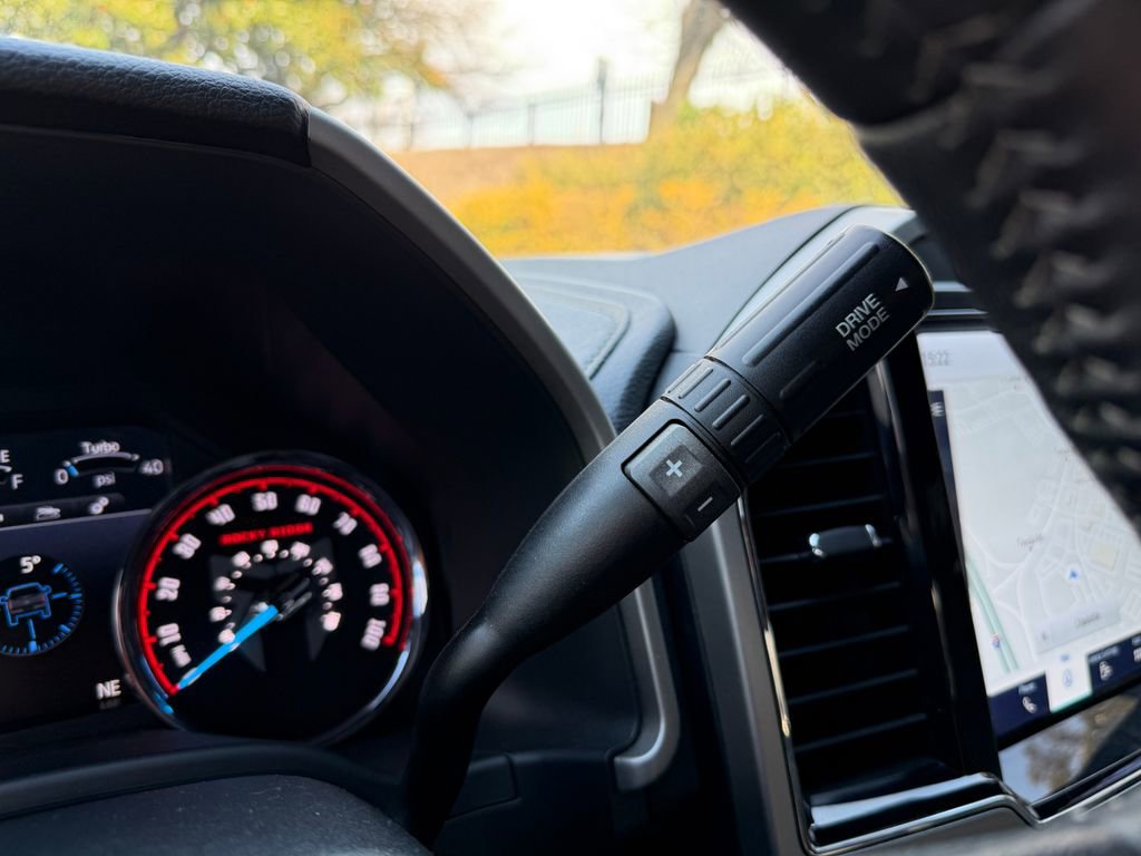 Used 2022 Ford F250 Lariat w/ Black Appearance Package image 22