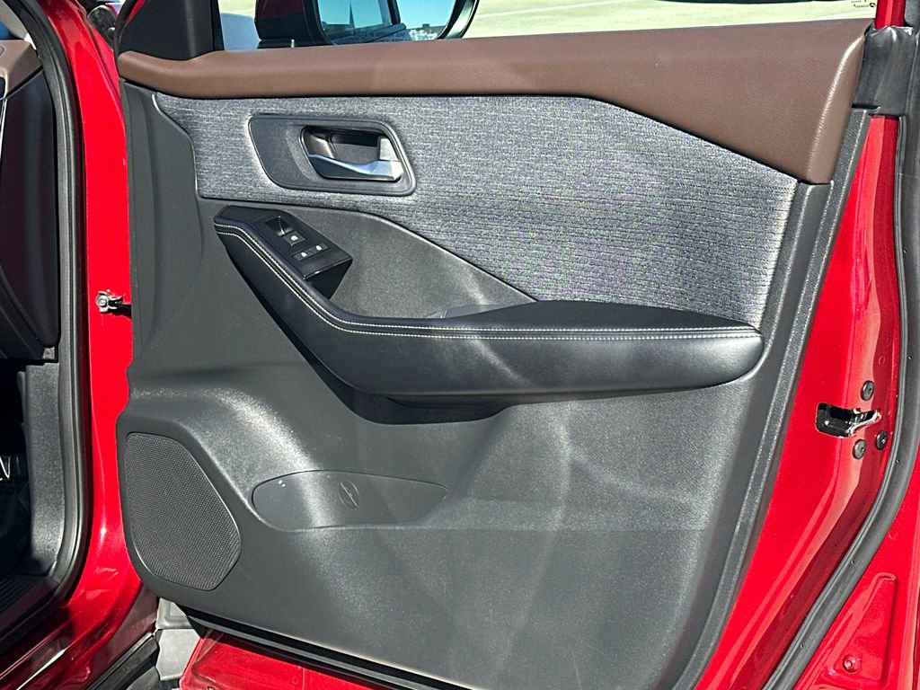 Used 2023 Nissan Rogue SV image 13