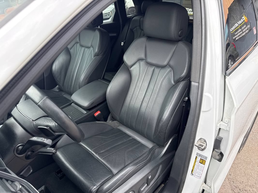 Used 2020 Audi Q5 2.0T Premium w/ Titanium Sport Package AWD/4WD image 12