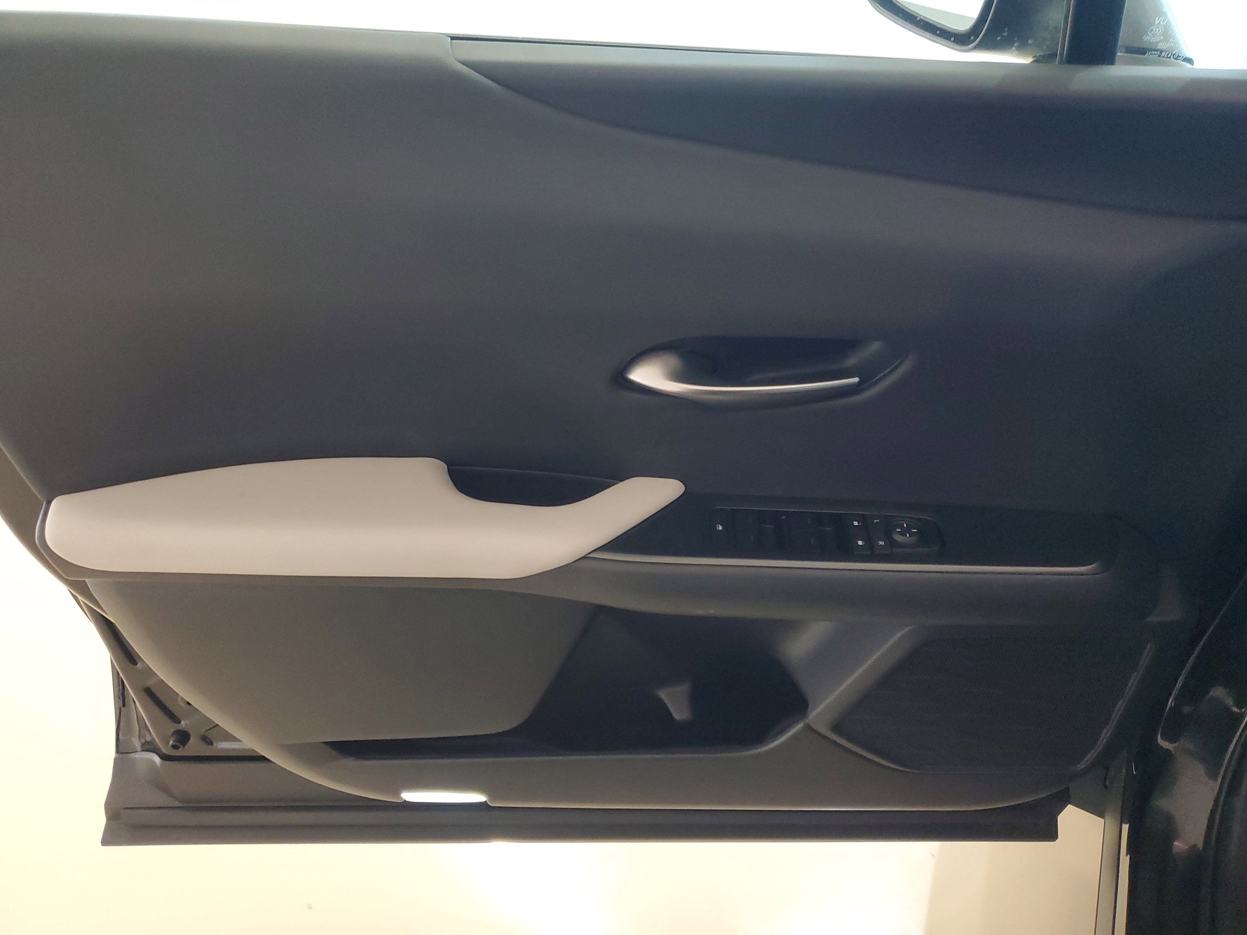 Used 2025 Lexus UX 300h FWD w/ Accessory Package (Z1) image 23