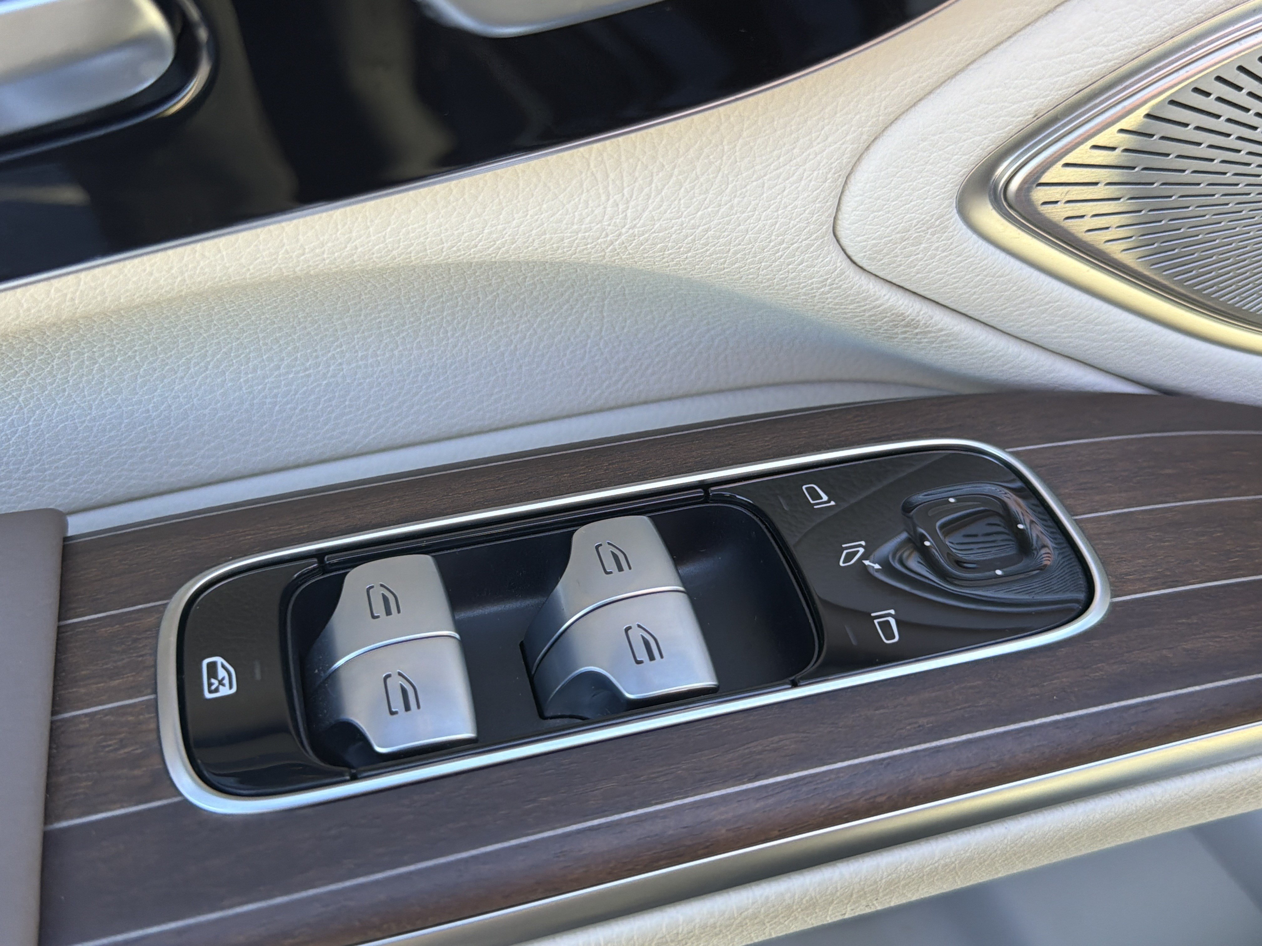 Used 2022 Mercedes-Benz EQS AMG 4MATIC w/ Exclusive Trim Package image 73
