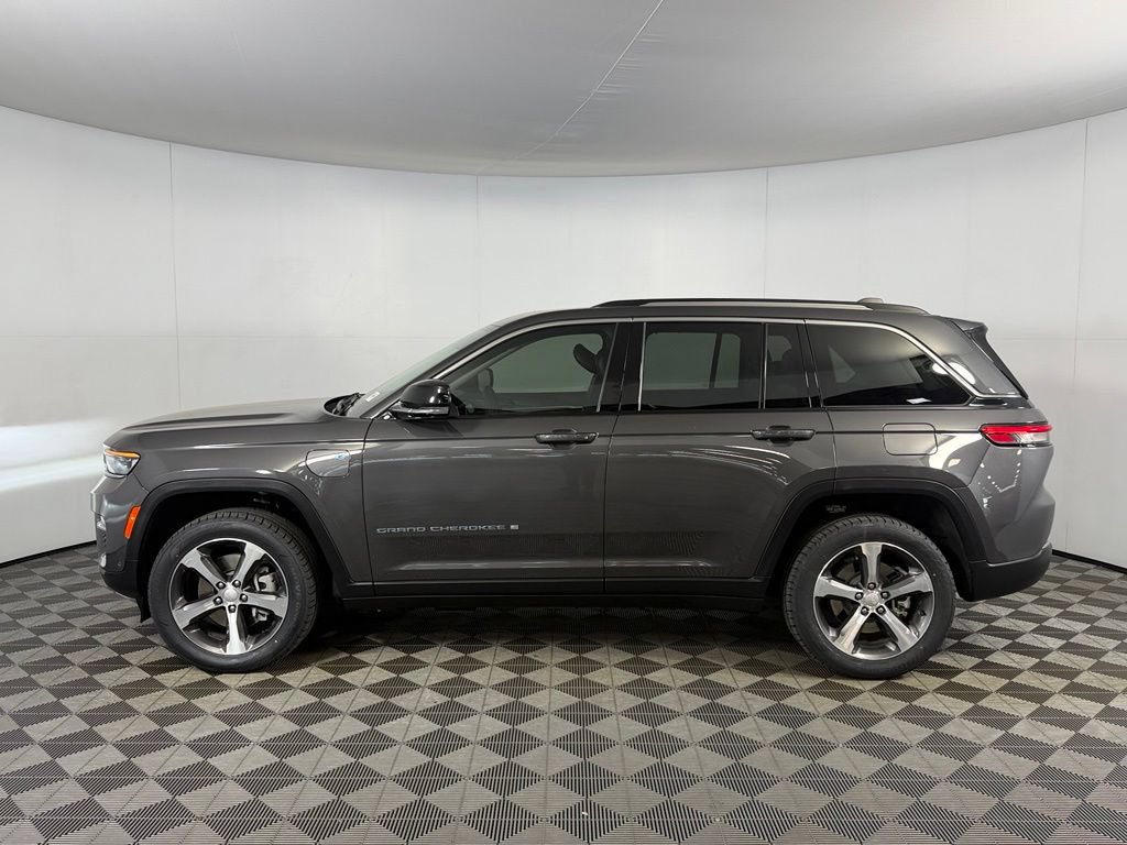 Used 2023 Jeep Grand Cherokee 4WD 4xe w/ Luxury Tech Group II image 10
