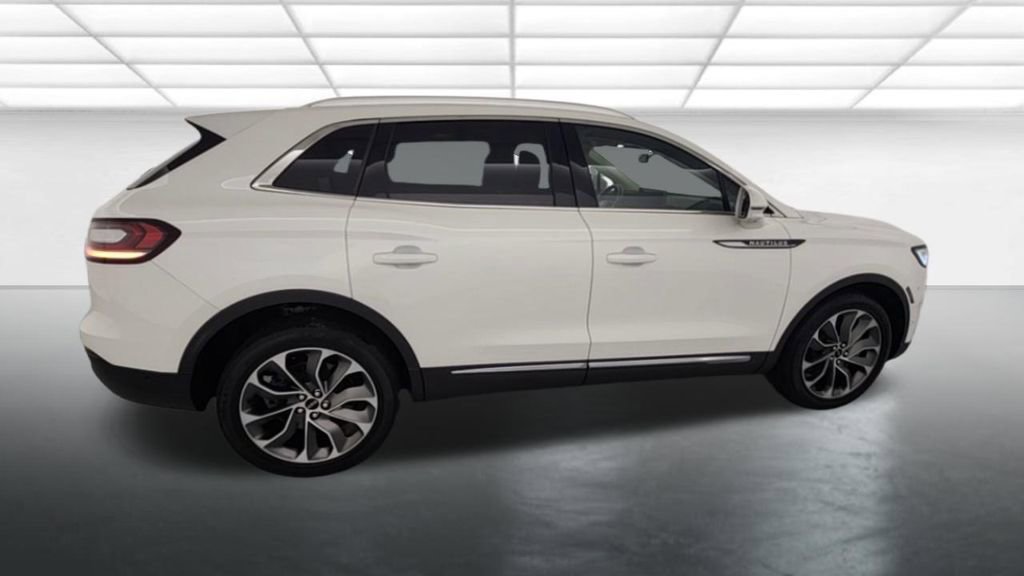 Used 2022 Lincoln Nautilus Reserve image 8