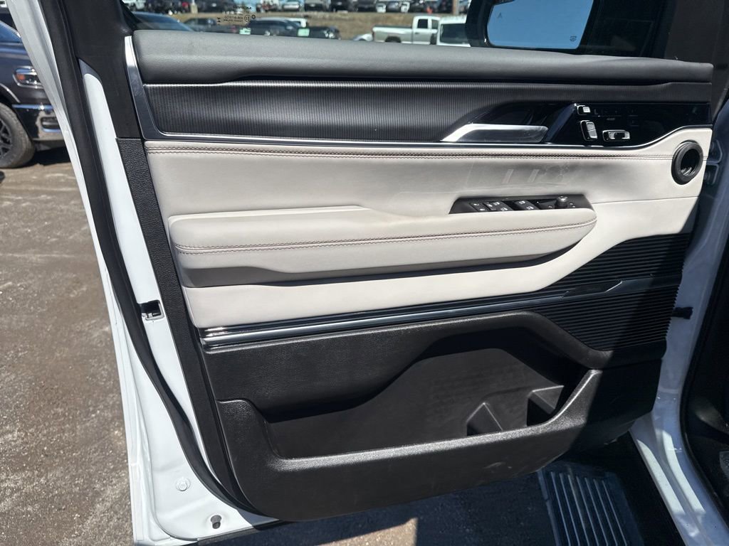 New 2026 Jeep Grand Wagoneer Summit image 21