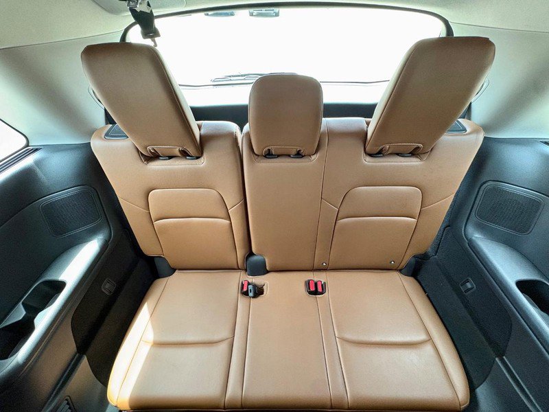 Used 2025 Nissan Pathfinder Platinum FWD image 14