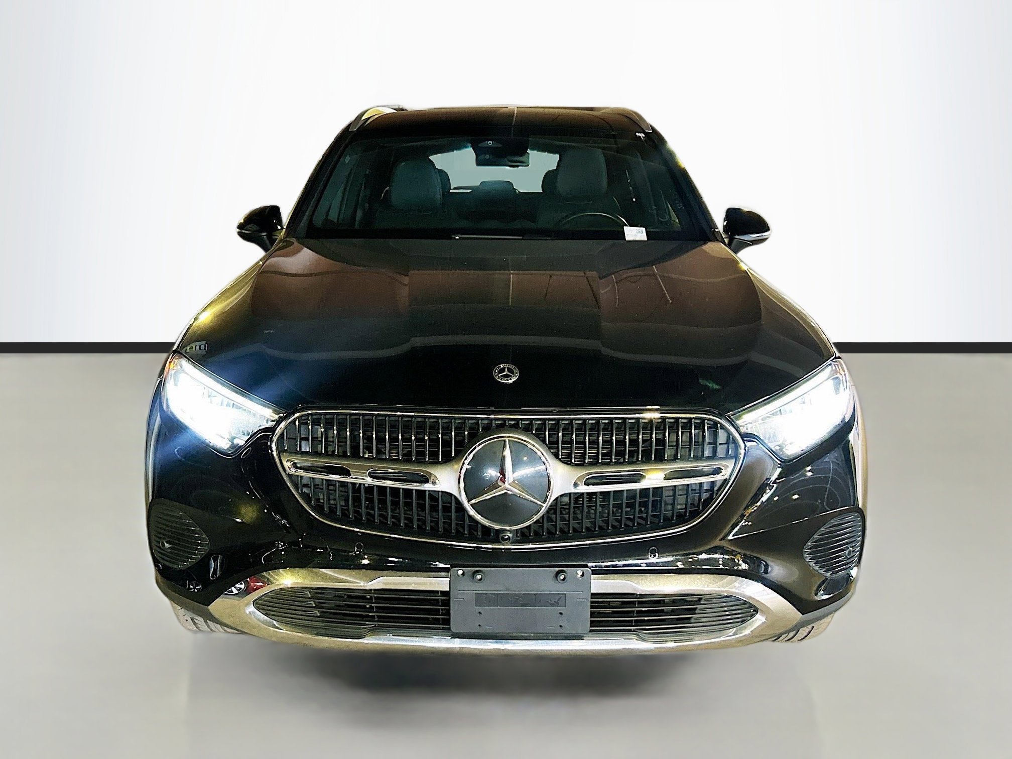 Used 2024 Mercedes-Benz GLC 300 4MATIC image 2