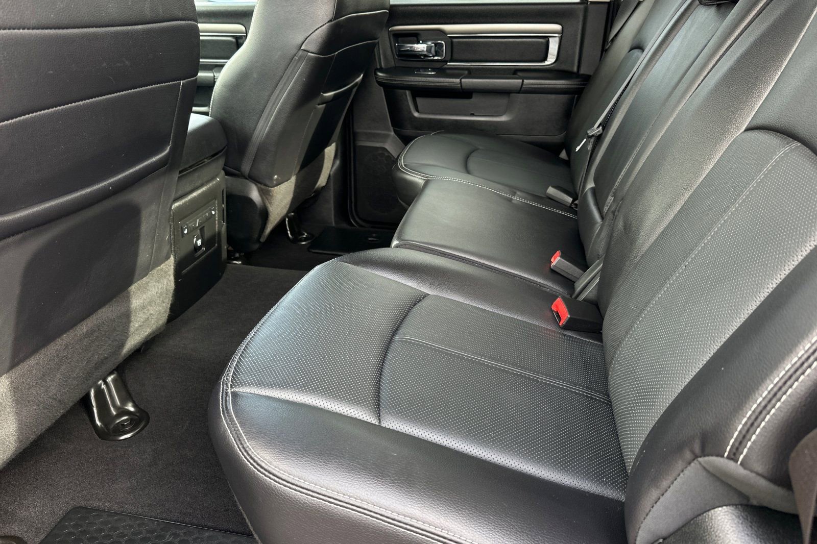 Used 2018 RAM 3500 Laramie w/ Sport Appearance Group image 12