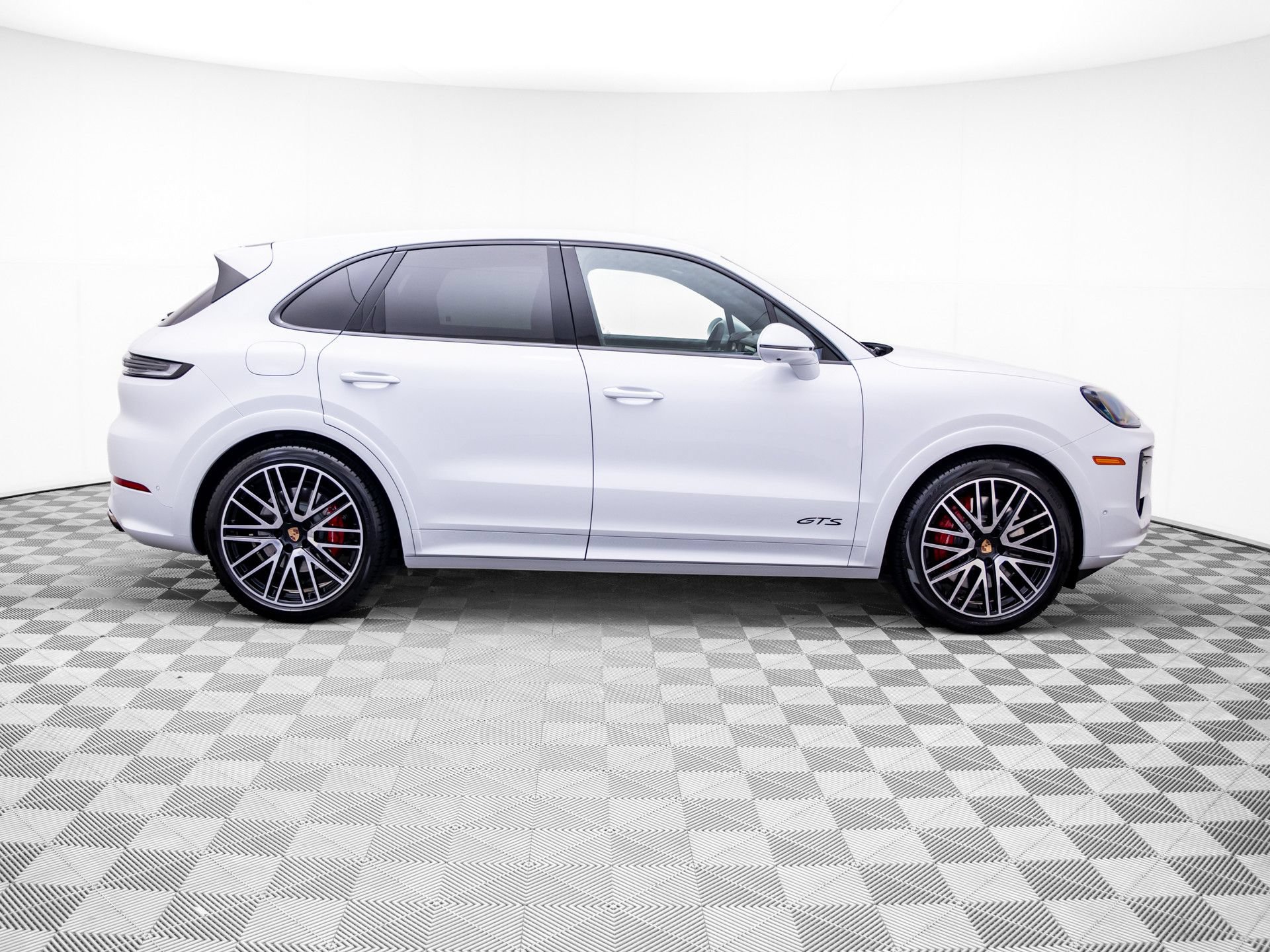 Used 2026 Porsche Cayenne GTS AWD/4WD image 6