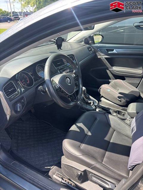 Used 2021 Volkswagen Golf 4-Door FWD image 2