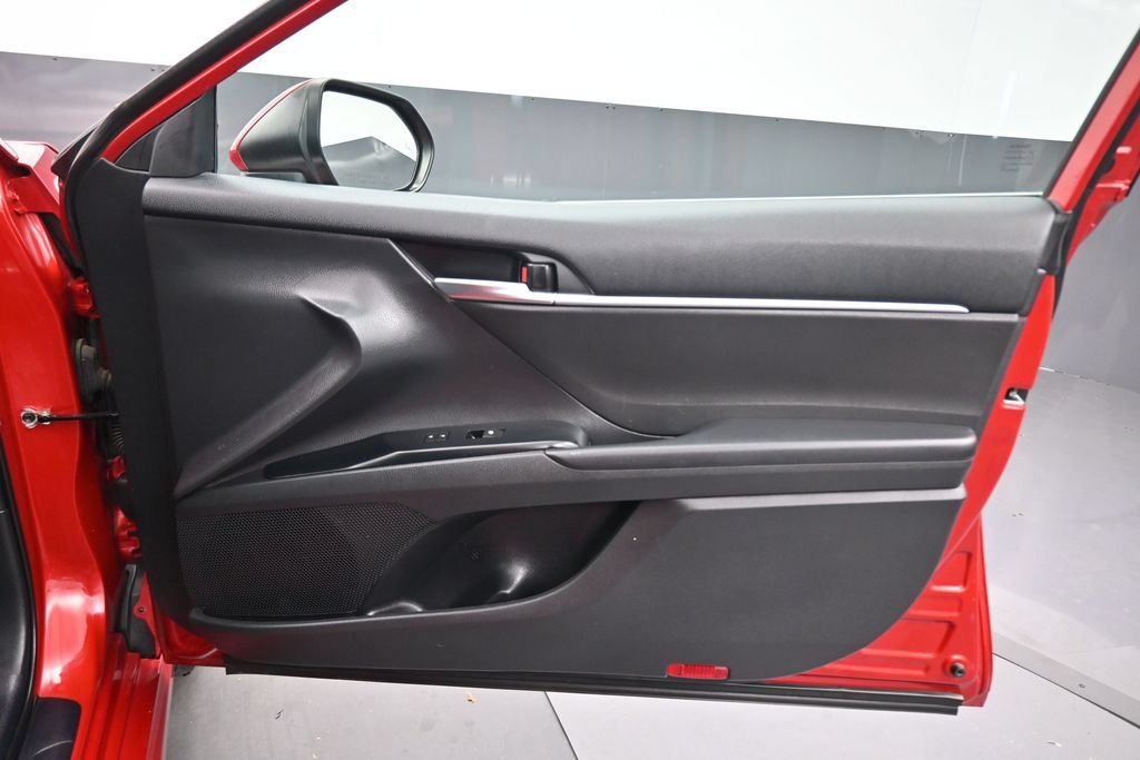 Used 2020 Toyota Camry SE w/ Sunroof Package FWD image 41