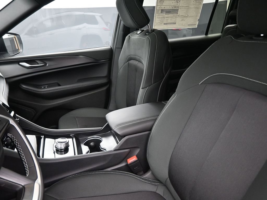 New 2025 Jeep Grand Cherokee L Laredo w/ Luxury Tech Group I image 31