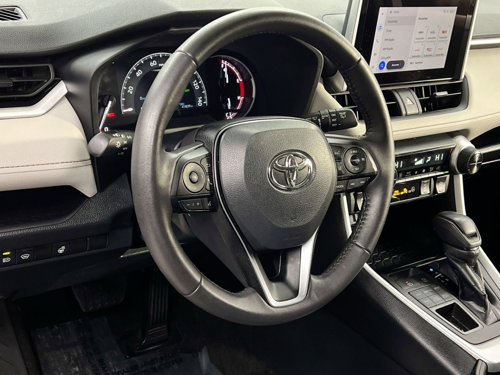 Used 2024 Toyota RAV4 XLE image 20