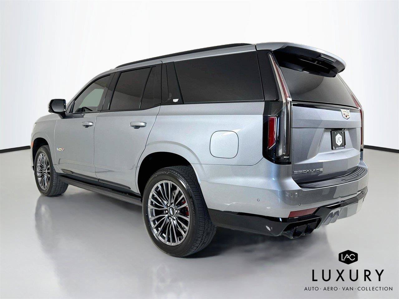Used 2023 Cadillac Escalade V AWD/4WD image 8
