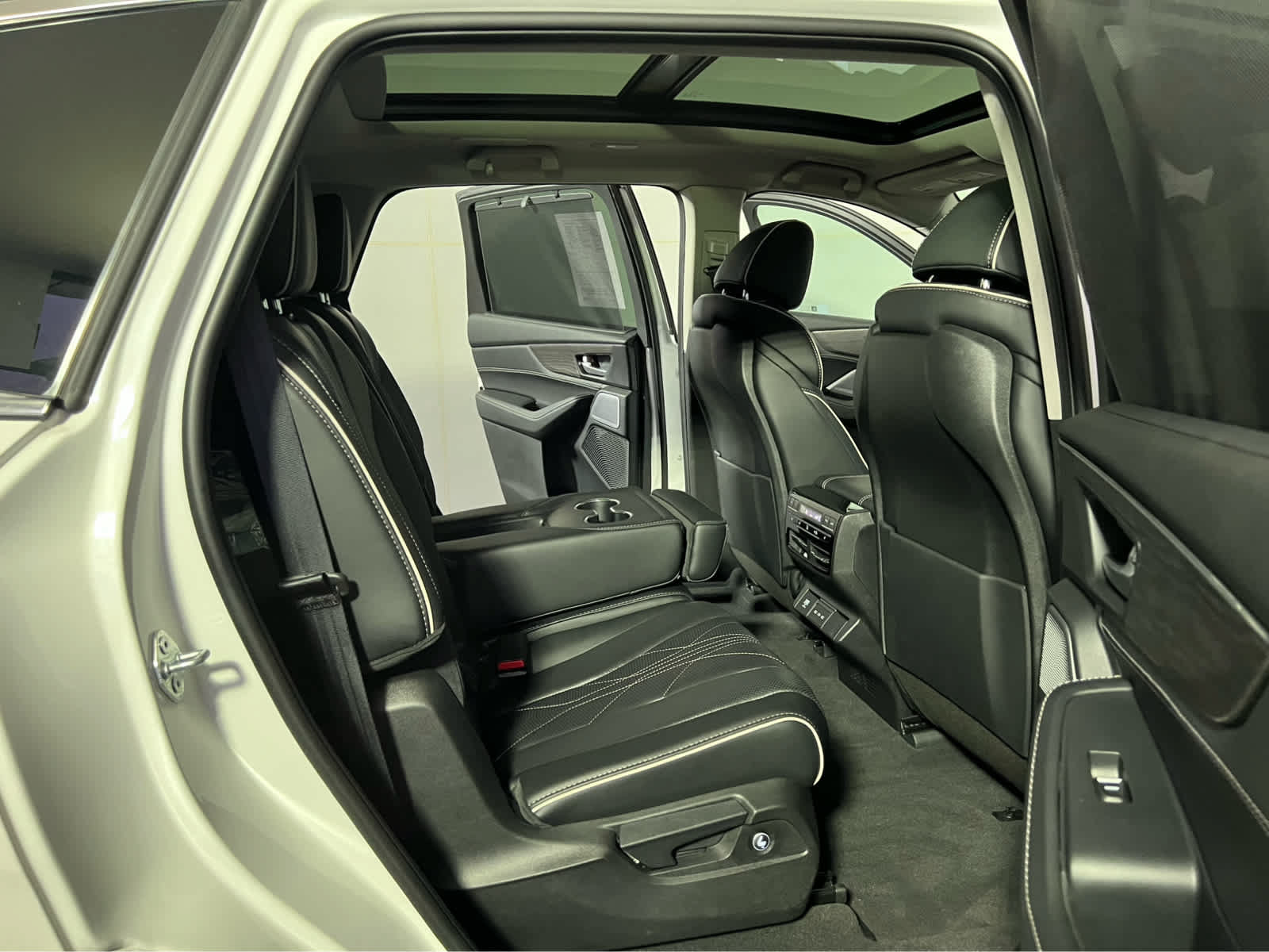 Used 2026 Acura MDX w/ Advance Package AWD/4WD image 31