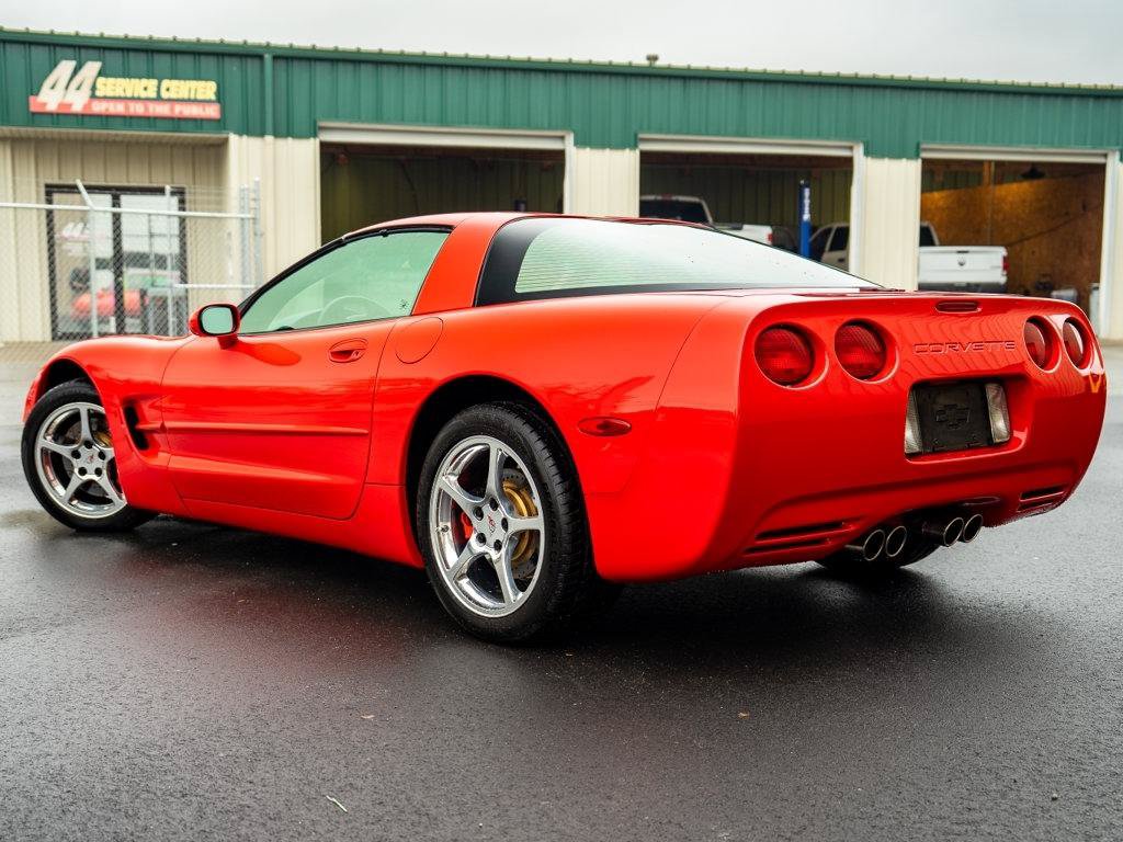 Used 2001 Chevrolet Corvette Coupe w/ Preferred Equipment Group2 RWD image 4
