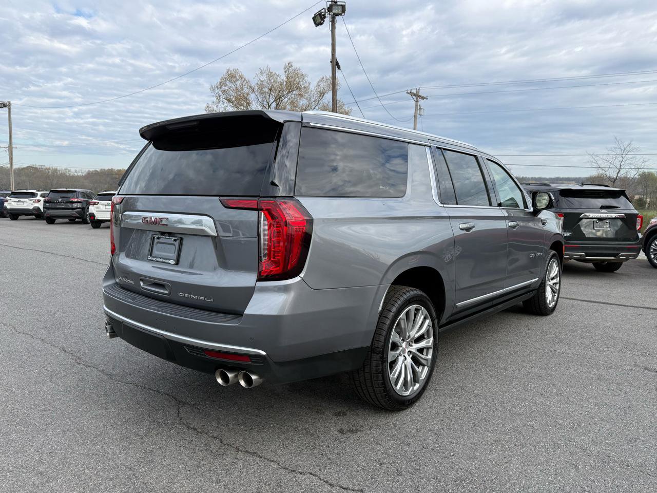 Used 2022 GMC Yukon XL Denali AWD/4WD image 6