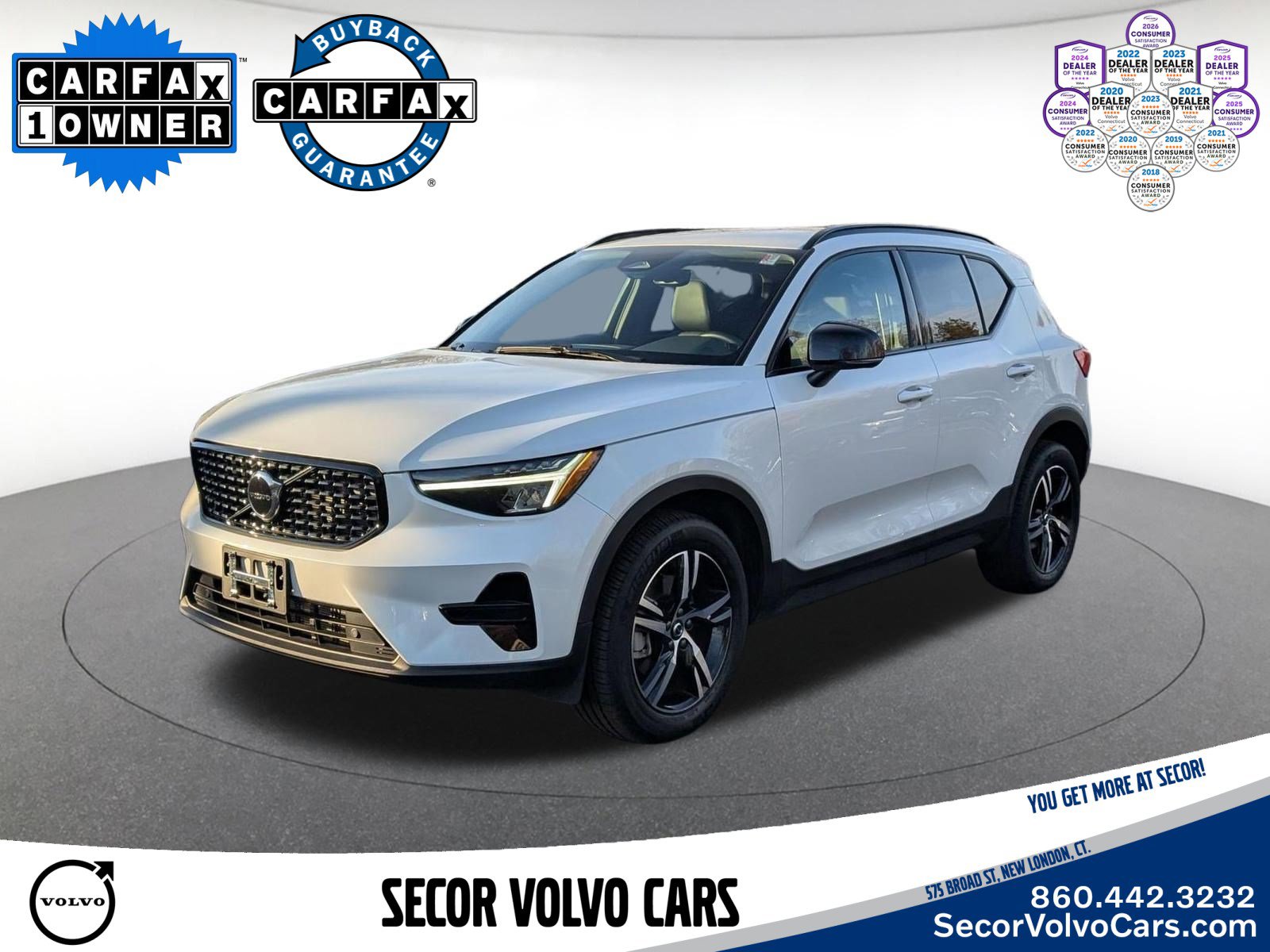 Used 2024 Volvo XC40 B5 Core AWD/4WD image 1