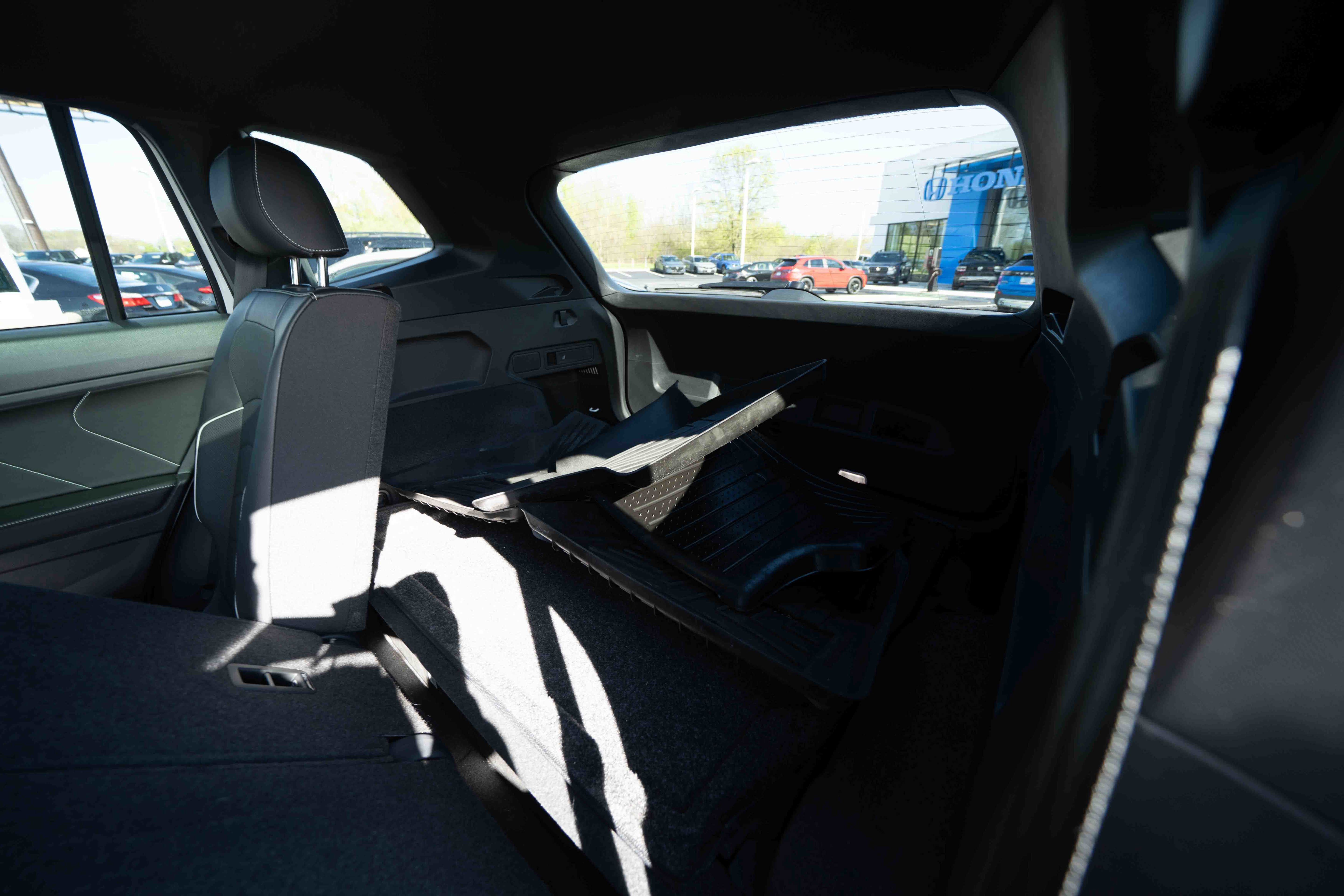 Used 2024 Volkswagen Tiguan SEL R-Line image 24