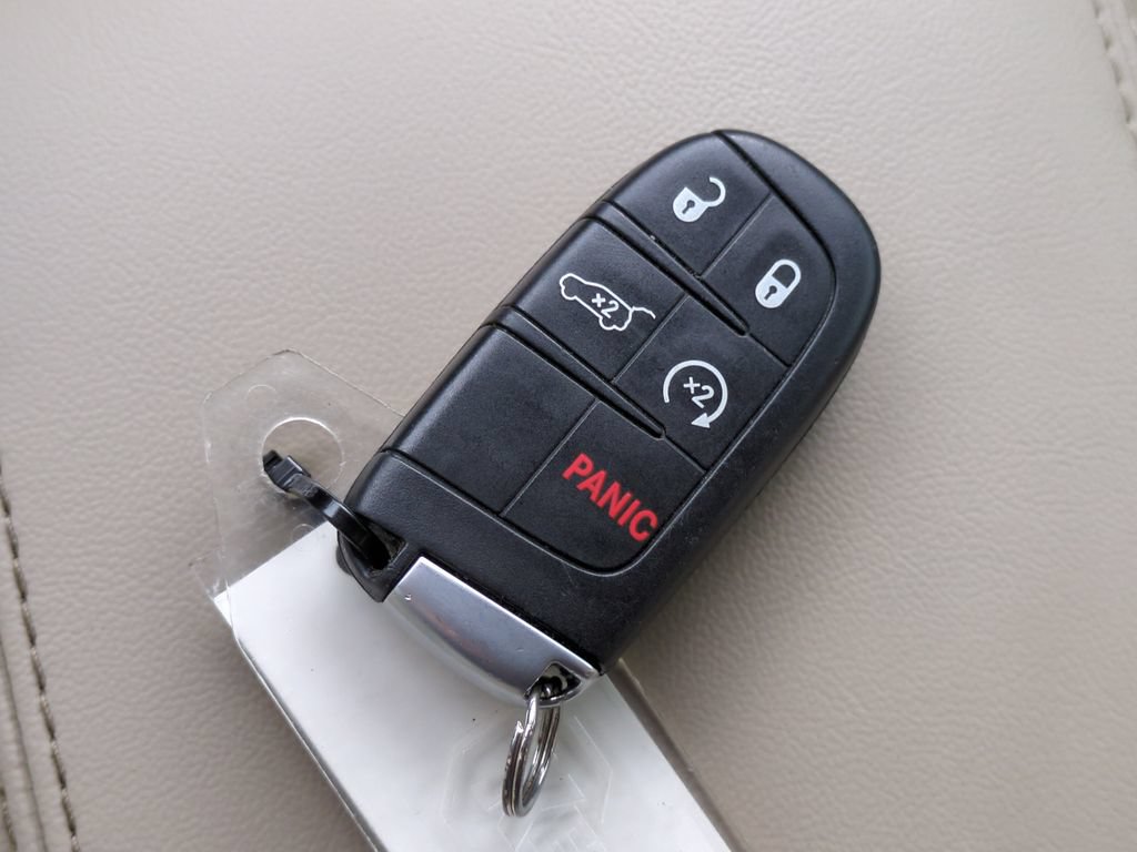 Used 2021 Jeep Grand Cherokee Limited w/ Premium Lighting Group AWD/4WD image 9