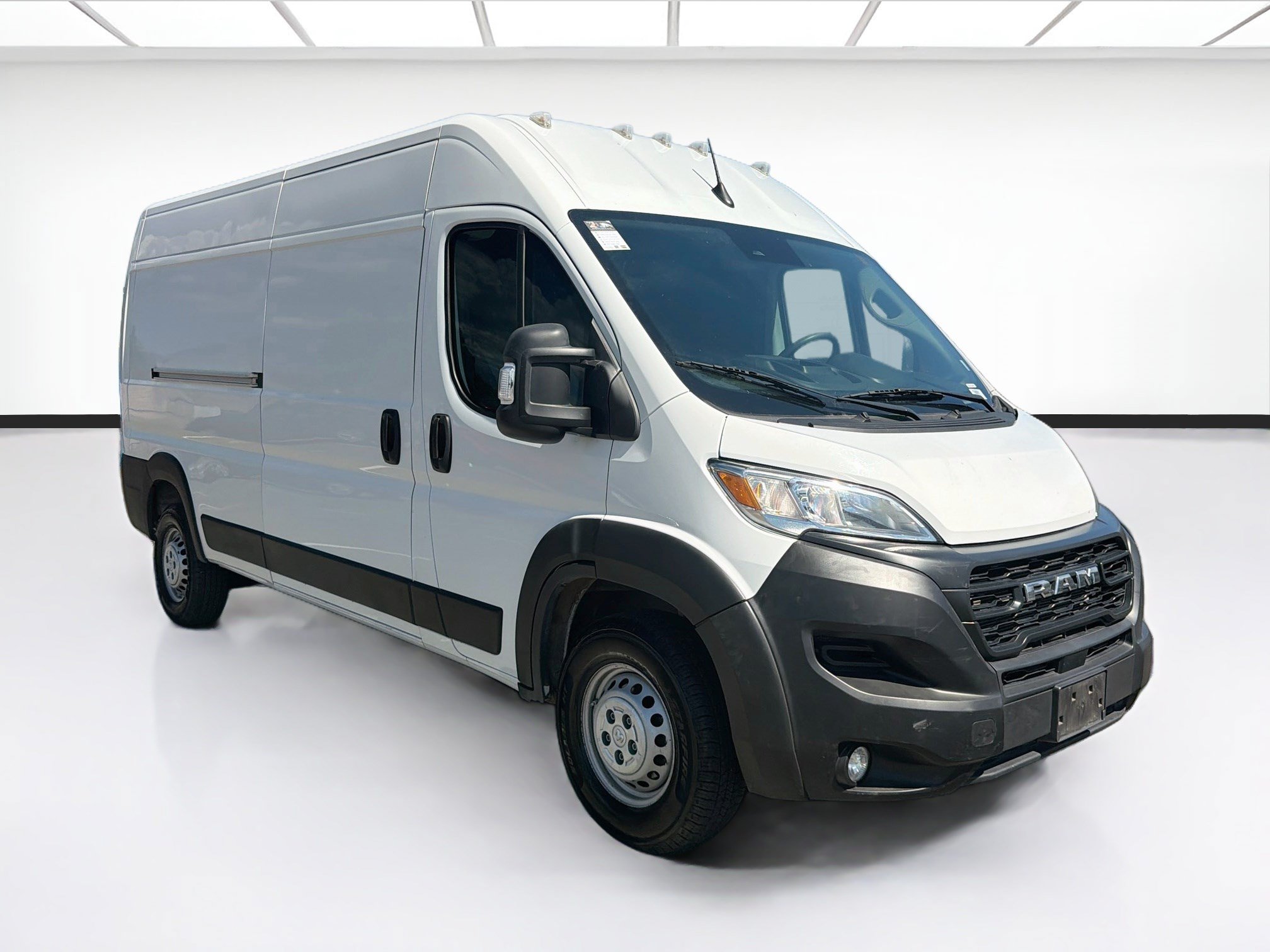 Used 2025 RAM ProMaster 2500 w/ Convenience Group FWD image 3