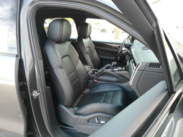Used 2020 Porsche Cayenne AWD/4WD image 21