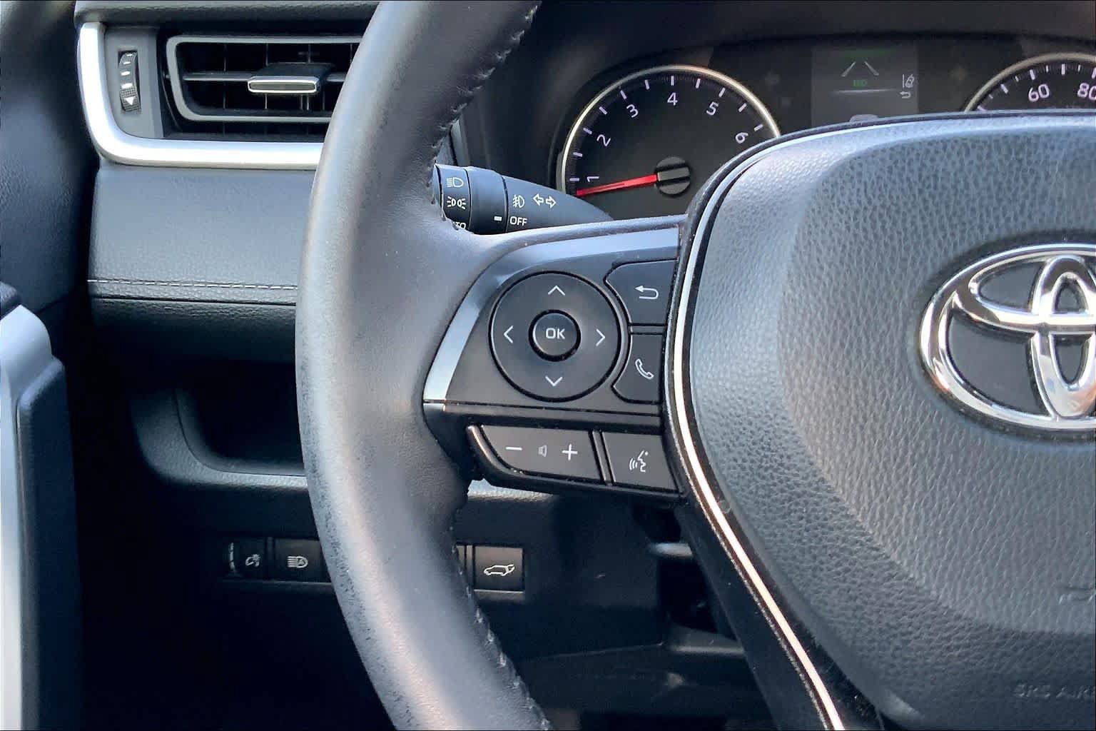 Used 2022 Toyota RAV4 XLE Premium FWD image 24