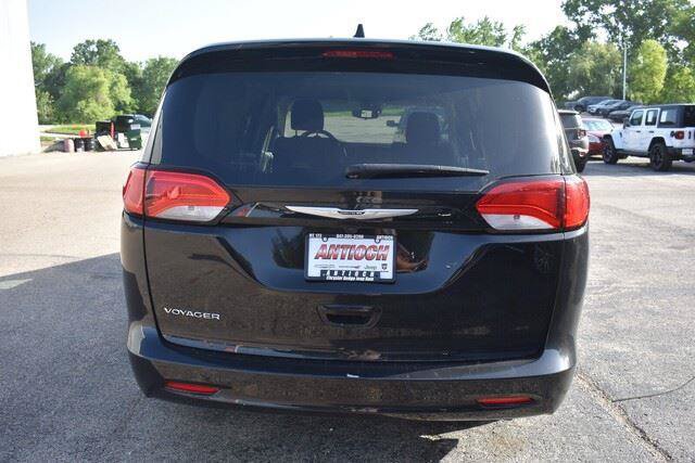 Used 2024 Chrysler Voyager LX FWD image 7