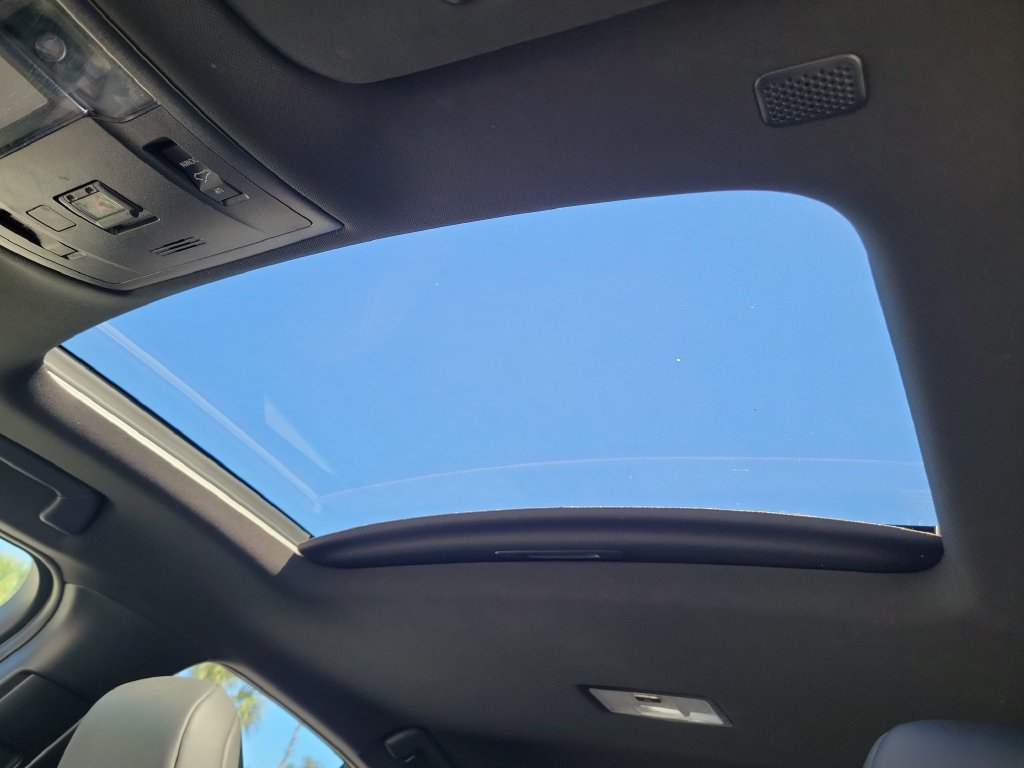 Used 2022 Lexus UX 200 w/ Premium Package FWD image 38