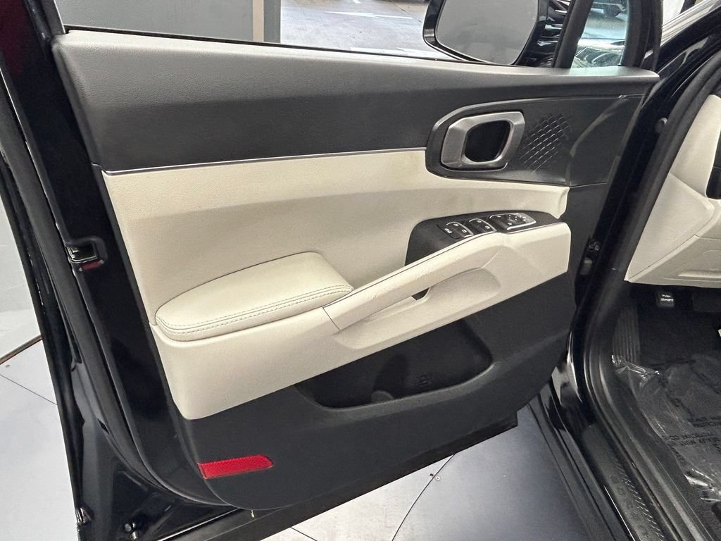 Used 2023 Kia Sorento S FWD image 47