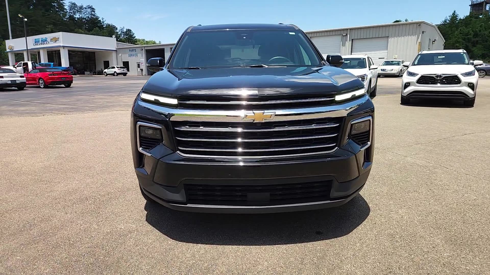 Used 2025 Chevrolet Traverse LT FWD image 7