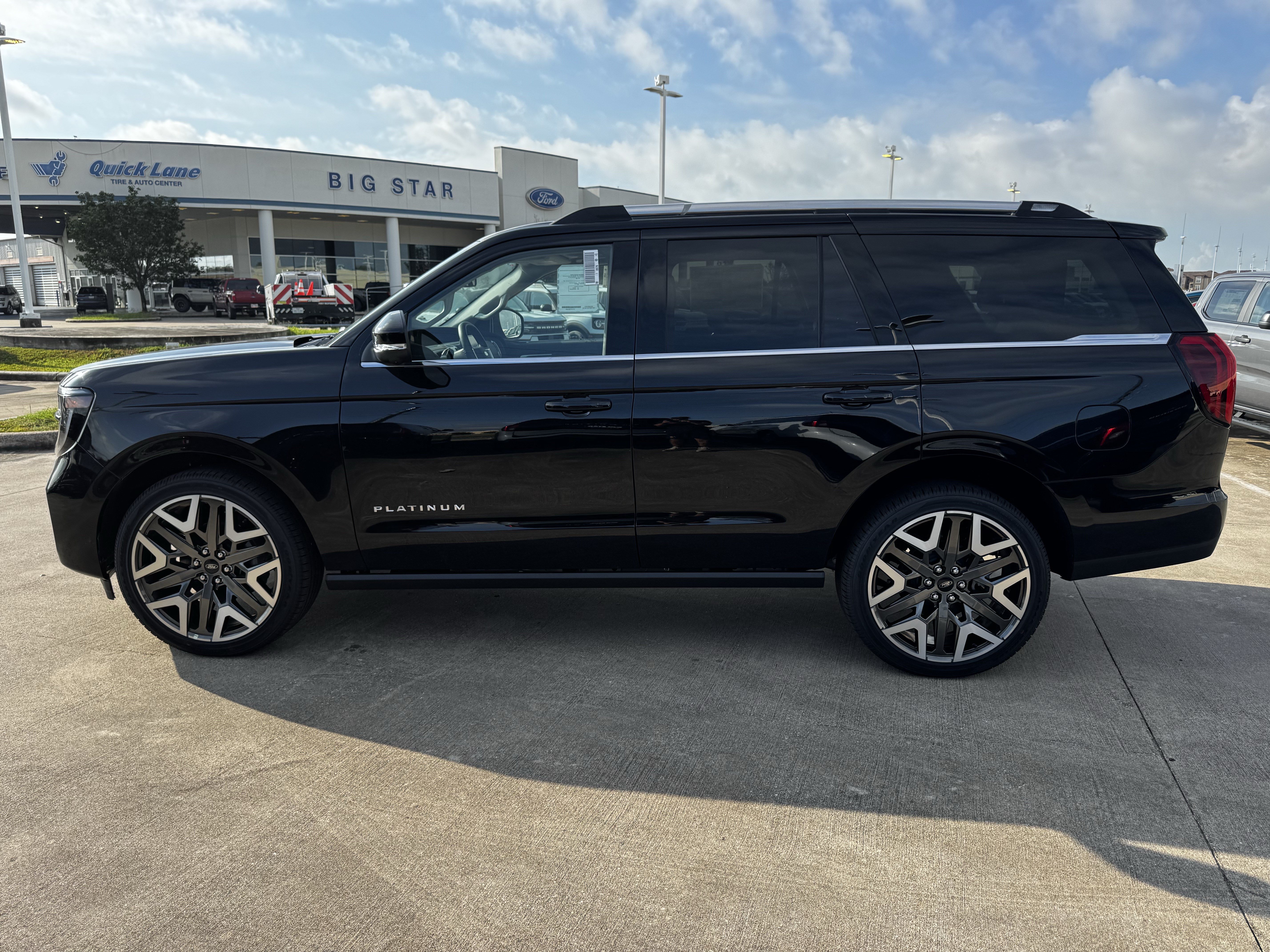 New 2026 Ford Expedition Platinum w/ Platinum Ultimate Package AWD/4WD image 5