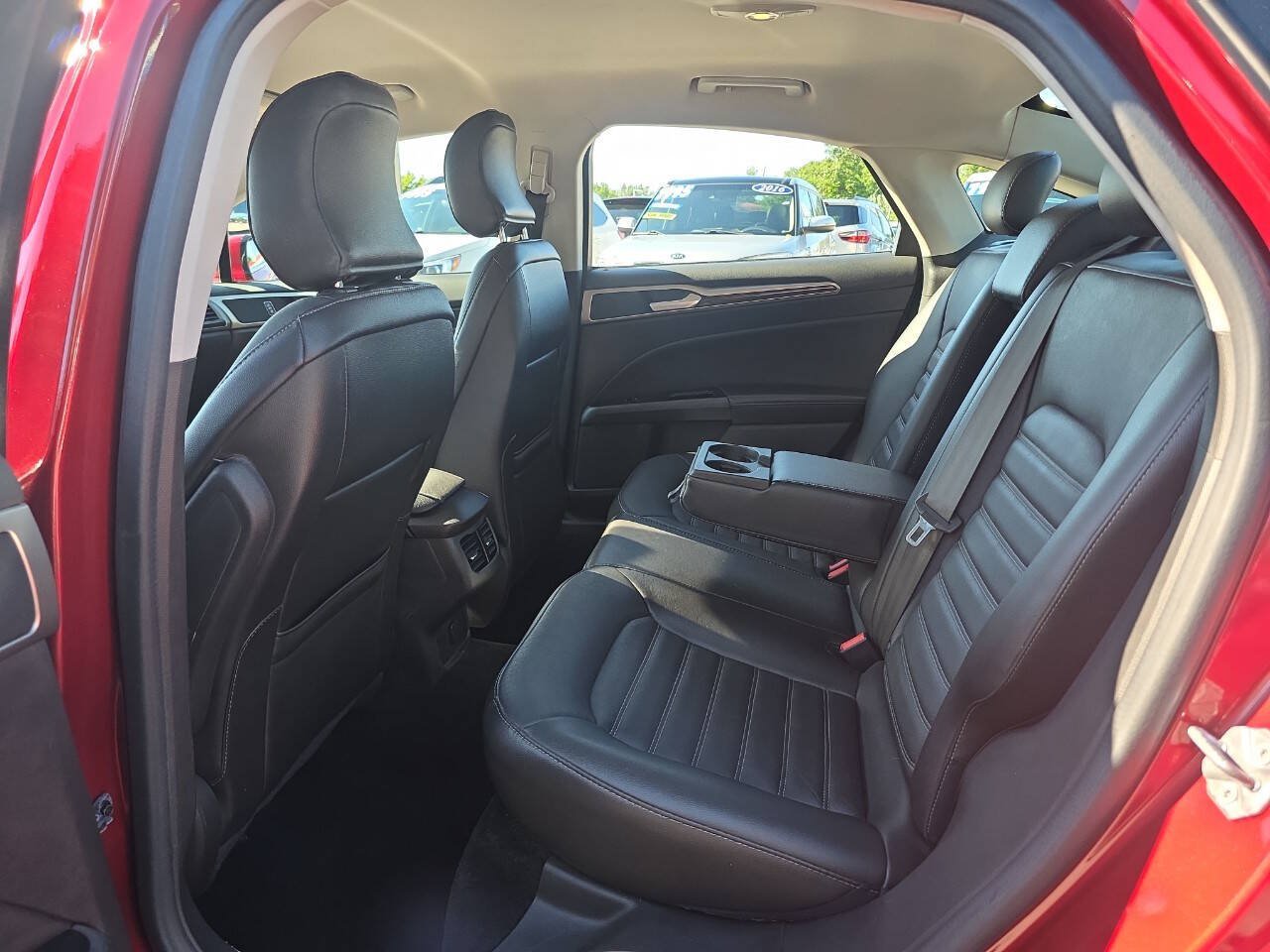 Used 2016 Ford Fusion SE w/ Equipment Group 202A FWD image 11