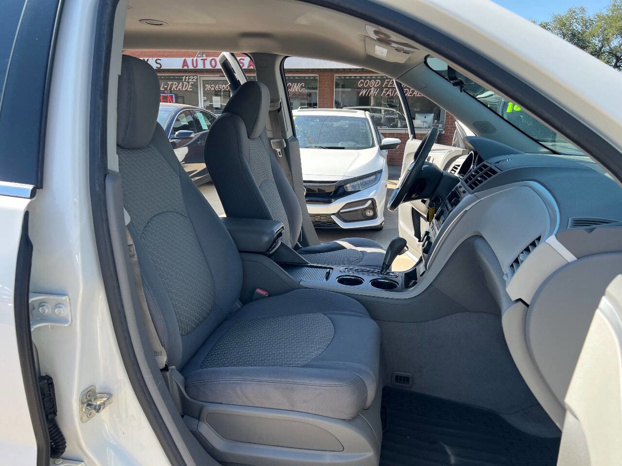 Used 2011 Chevrolet Traverse LT image 15