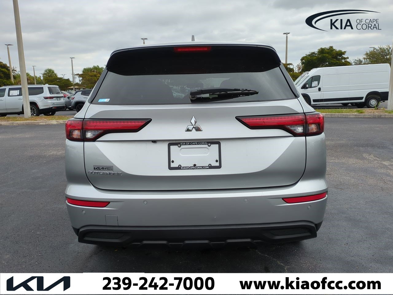 Used 2024 Mitsubishi Outlander ES image 6