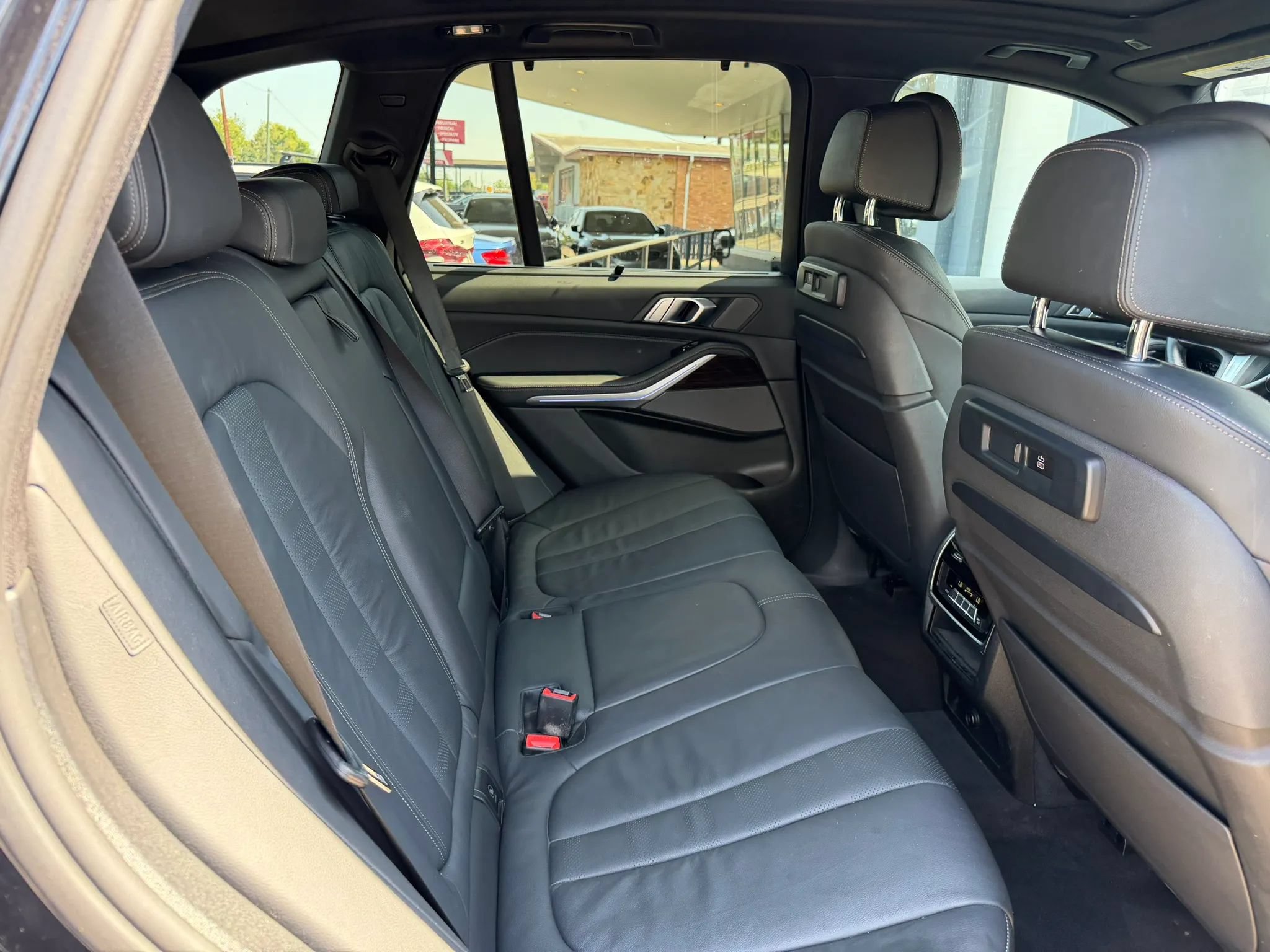 Used 2019 BMW X5 xDrive40i w/ M Sport Package AWD/4WD image 15