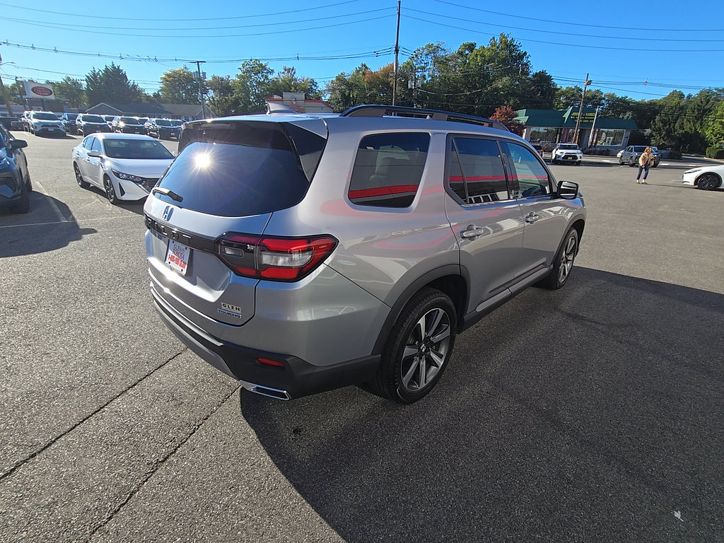 Used 2025 Honda Pilot Touring image 29